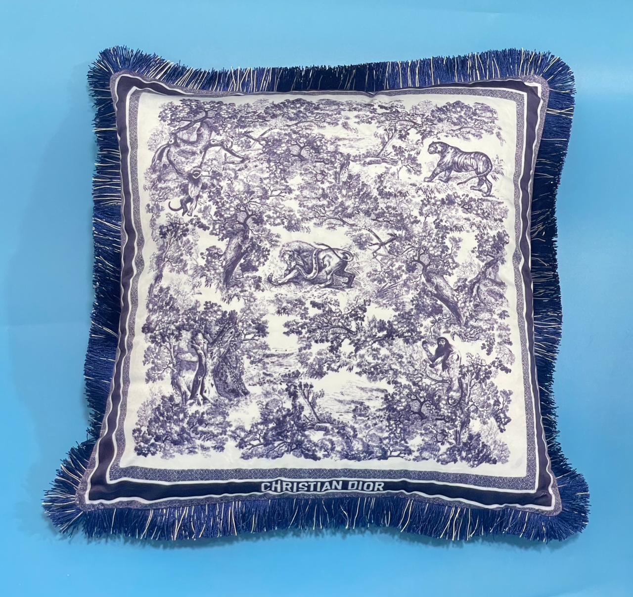 High-End Velvet Cushion case with tassel and pillow - Image 3 of 4