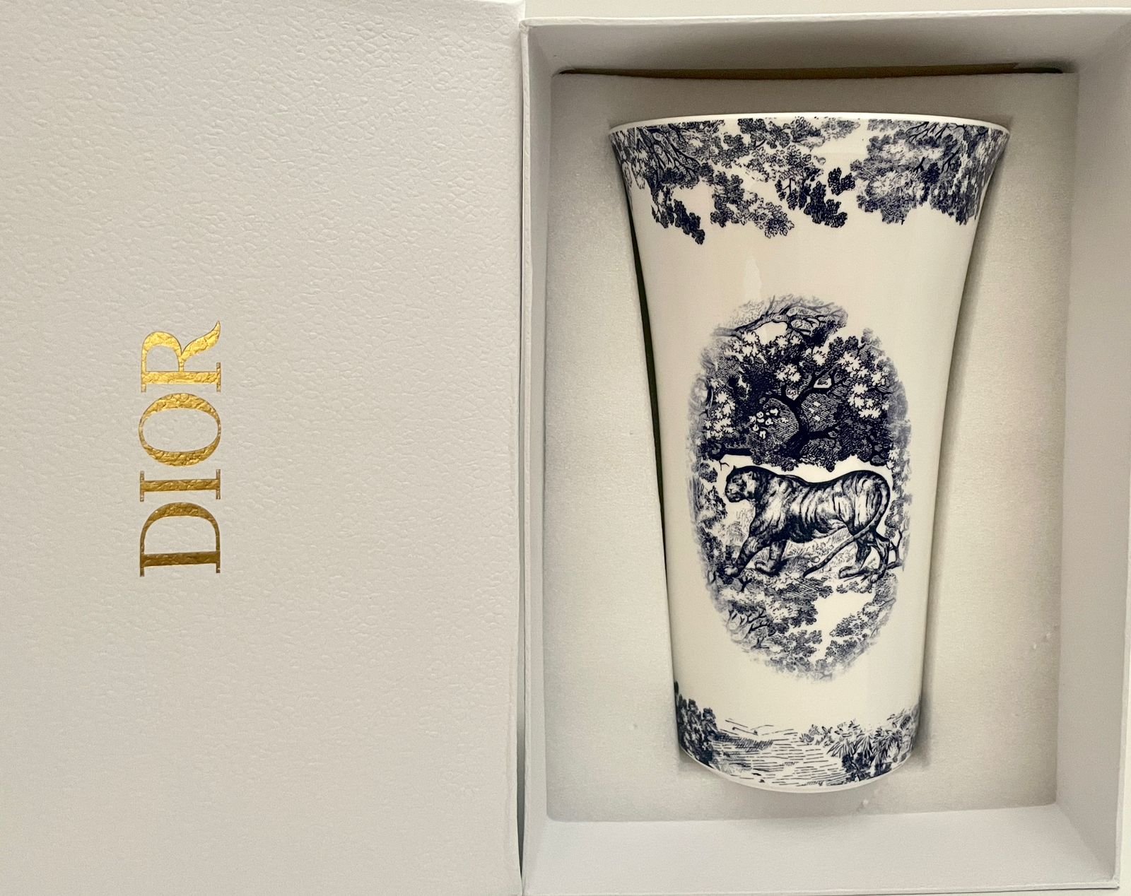 Vase white - Dior Vase | Buy Online in UAE