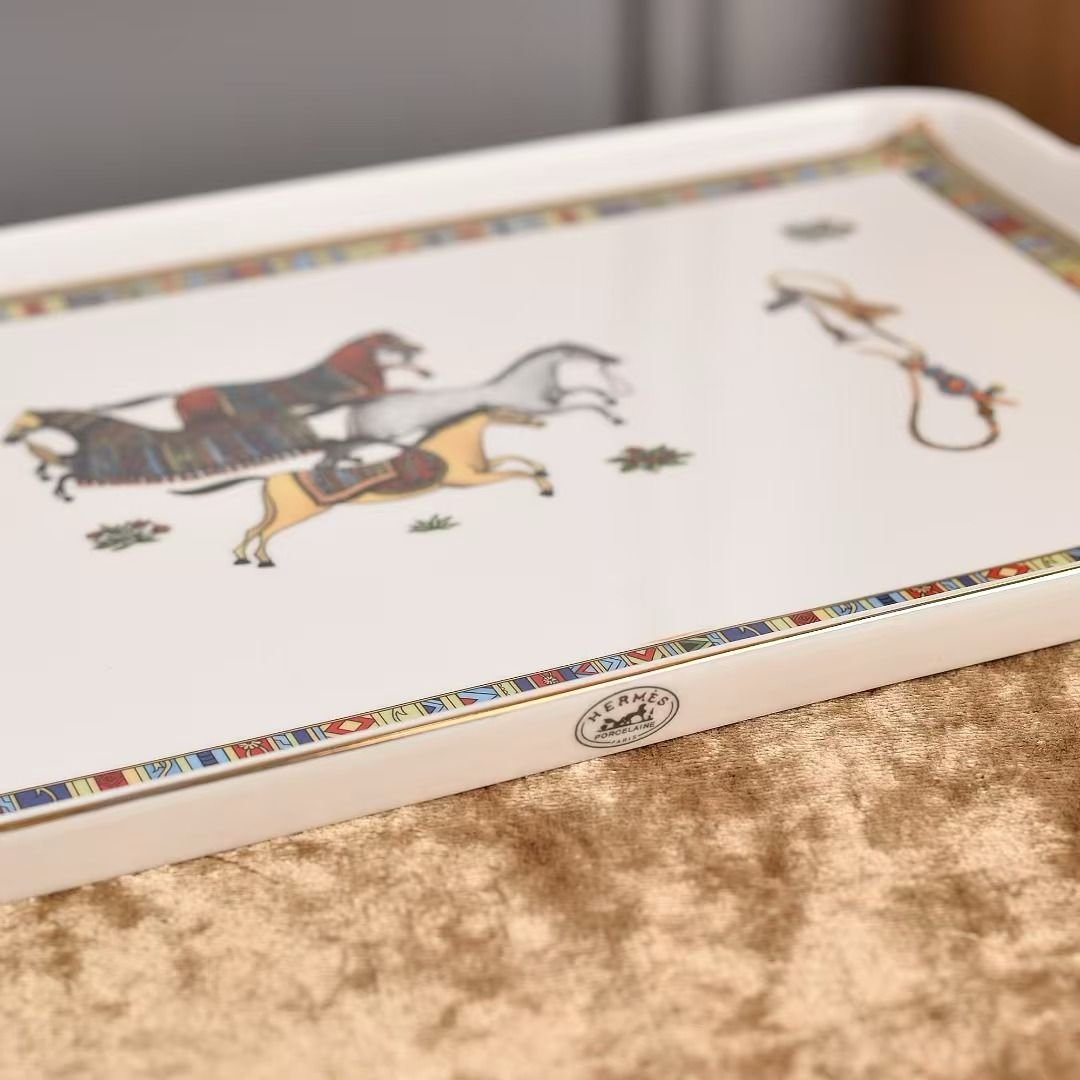 Hermes Tray with two models - Image 3 of 3