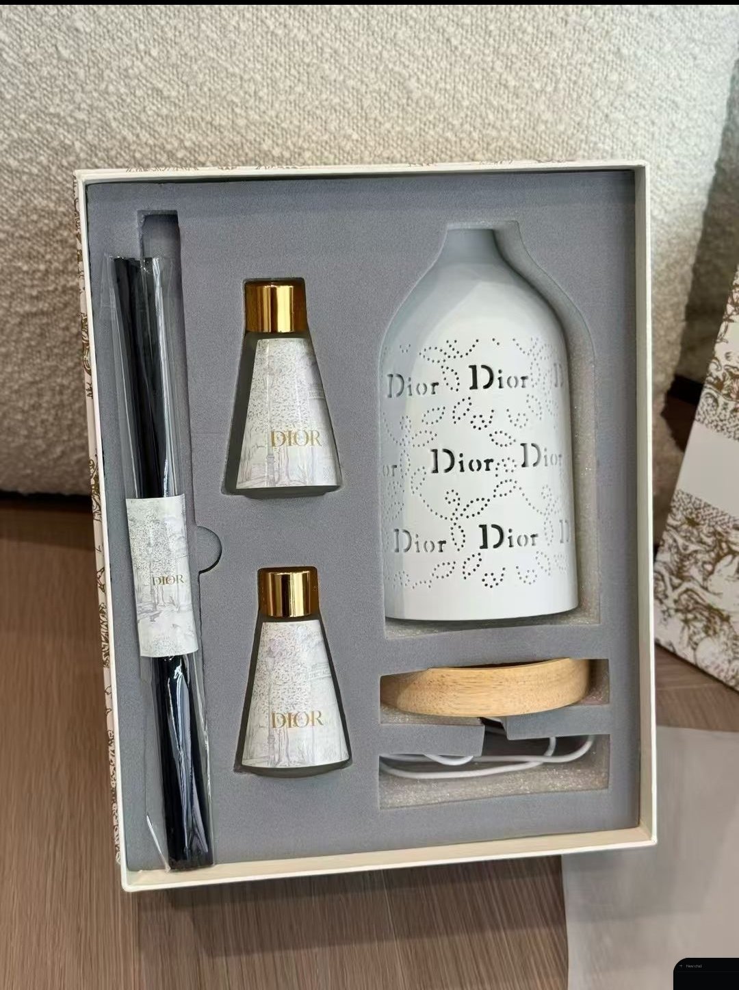 fragrance diffuser and lamp - Image 2 of 2